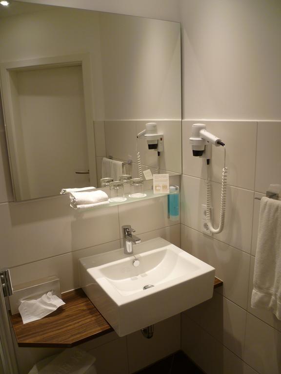 Hotel Kronprinz Кульмбах Экстерьер фото