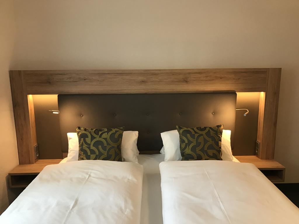 Hotel Kronprinz Кульмбах Экстерьер фото