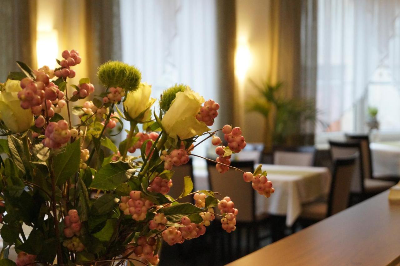 Hotel Kronprinz Кульмбах Экстерьер фото